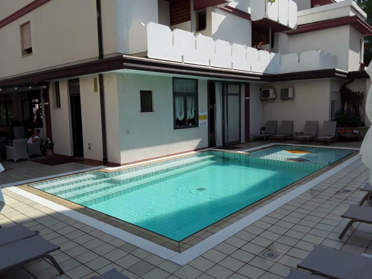 Hotel Kennedy Bibione Exterior foto